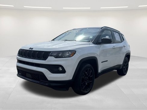 Used 2023 Jeep Compass Altitude w/ Sun and Sound Group image 1