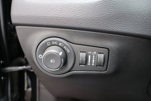 Used 2019 Jeep Compass Latitude w/ Cold Weather Group image 11