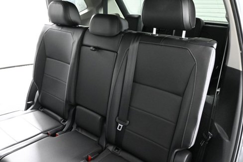 Used 2018 Volkswagen Tiguan SEL image 17