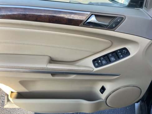 Used 2011 Mercedes-Benz GL 450 4MATIC image 11