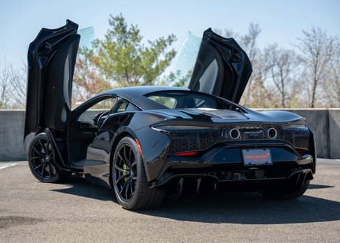 New 2025 McLaren Artura image 14