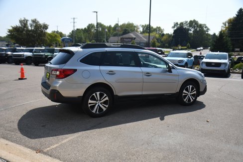 Used 2018 Subaru Outback 2.5i Limited image 7