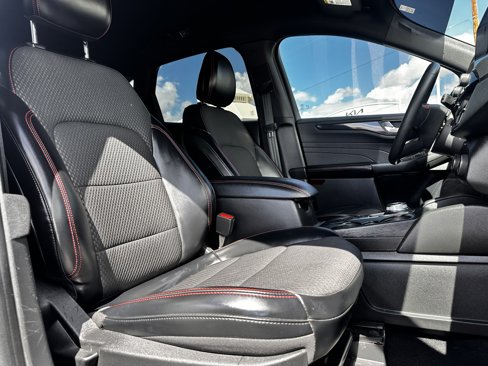 Used 2023 Ford Escape ST-Line image 11