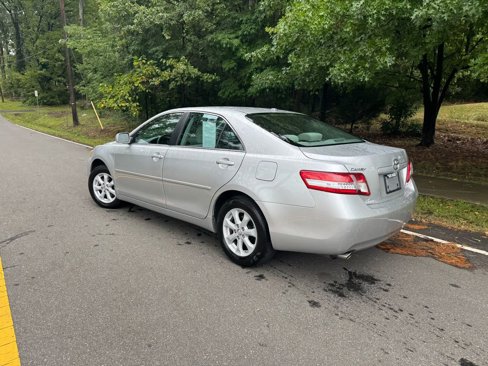 Used 2010 Toyota Camry LE image 10