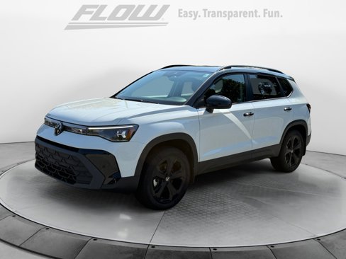 Used 2025 Volkswagen Taos SE image 2