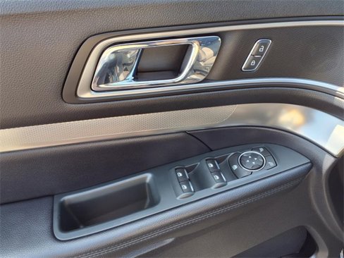 Used 2018 Ford Explorer XLT w/ Equipment Group 201A image 18