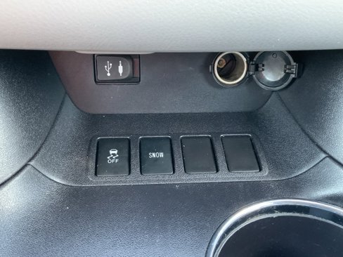 Used 2014 Toyota Highlander LE image 42