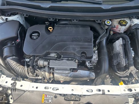 Used 2018 Chevrolet Cruze LT w/ RS Package image 30