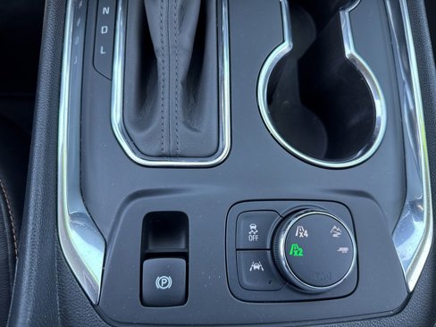 Used 2020 Chevrolet Traverse LT w/ Driver Confidence II Package image 22
