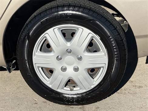 Used 2005 Toyota Corolla CE image 8