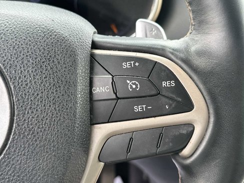 Used 2017 Jeep Grand Cherokee Limited image 19