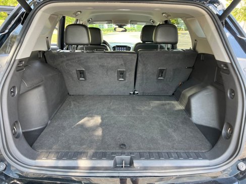Used 2023 GMC Terrain SLT image 28