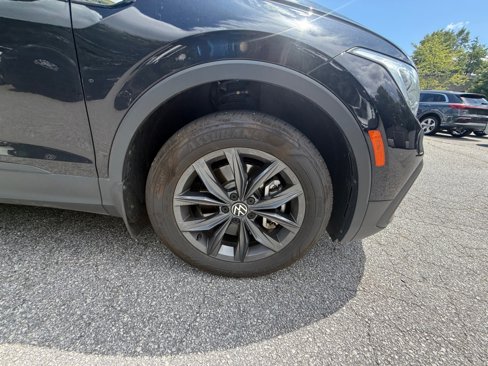 Certified 2022 Volkswagen Tiguan SE image 25