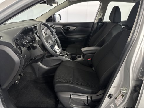 Used 2022 Nissan Rogue Sport S image 6
