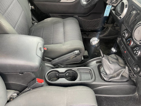 Used 2011 Jeep Wrangler Rubicon w/ Dual Top Group image 27