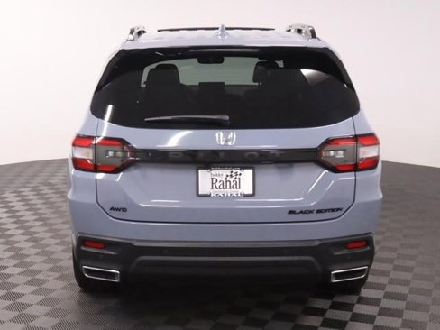 Certified 2025 Honda Pilot Black Edition image 7