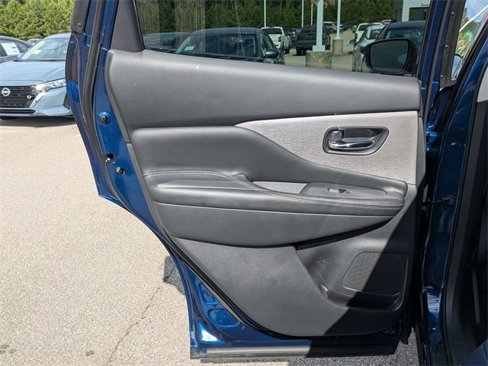 Used 2022 Nissan Murano SV image 16