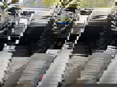 Certified 2020 Ford Fusion SE image 9
