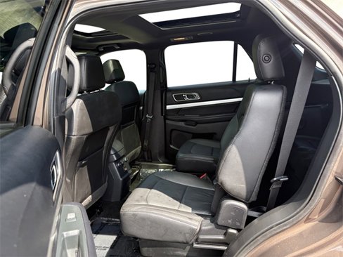 Used 2016 Ford Explorer XLT w/ Equipment Group 202A image 10