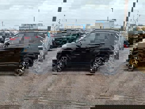 New 2025 Jeep Compass Limited image 16