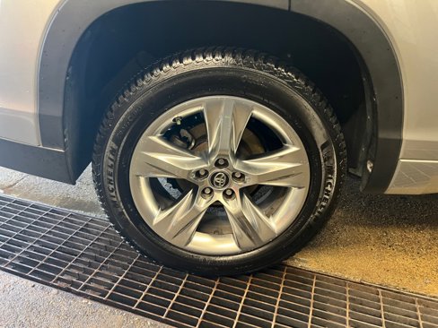 Used 2017 Toyota Highlander Limited image 27