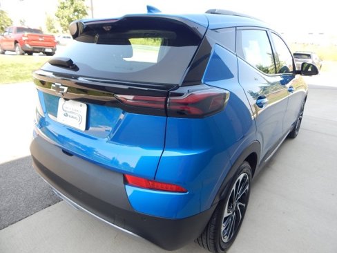 Used 2022 Chevrolet Bolt EUV Premier w/ Sun & Sound Package image 6