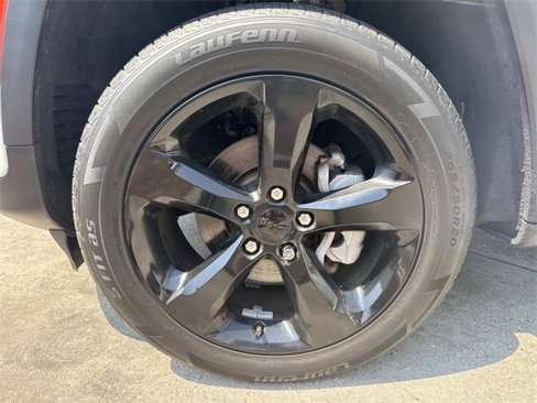 Used 2023 Jeep Grand Cherokee Limited w/ Black Appearance Package image 3