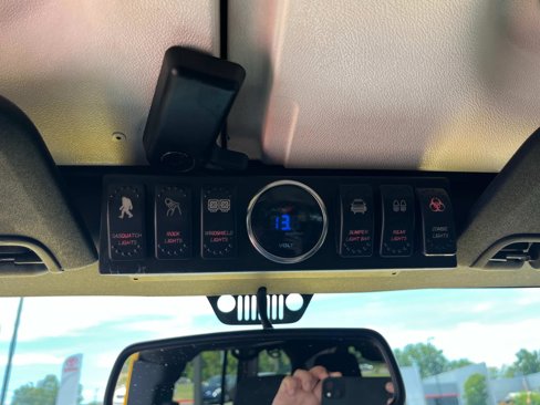 Used 2015 Jeep Wrangler Unlimited Sahara w/ Connectivity Group image 25