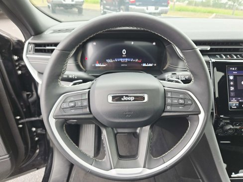 Used 2024 Jeep Grand Cherokee Altitude image 21