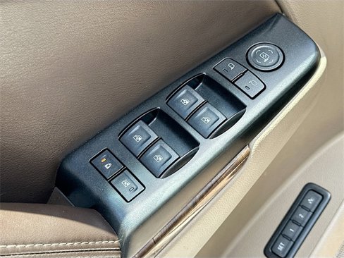Used 2018 Chevrolet Suburban LT image 18