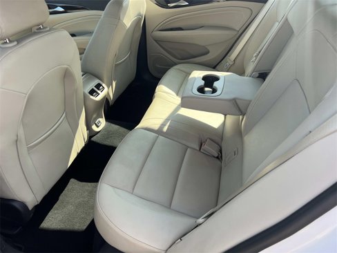 Used 2018 Buick Regal Essence w/ Driver Confidence Package #1 image 11