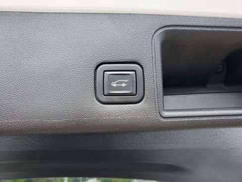Certified 2020 GMC Terrain SLT w/ Preferred Package image 9