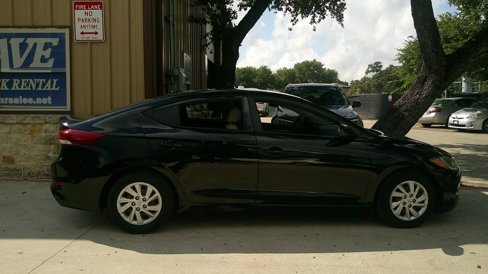 Used 2017 Hyundai Elantra SE image 4