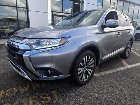 Used 2019 Mitsubishi Outlander SE image 2