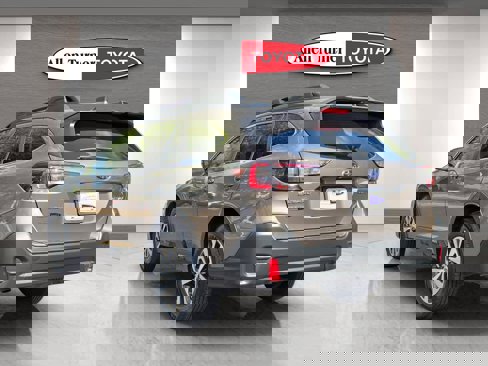 Used 2022 Subaru Outback Premium image 9