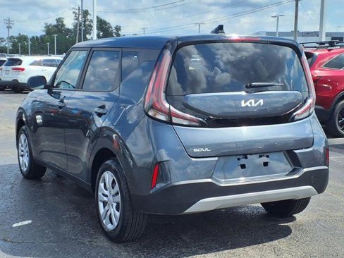 Used 2023 Kia Soul LX image 4