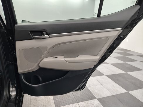 Used 2017 Hyundai Elantra SE image 24