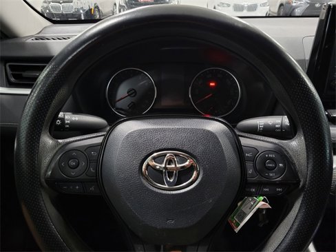 Used 2020 Toyota RAV4 LE image 17