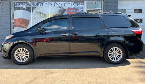 Used 2016 Toyota Sienna XLE image 4