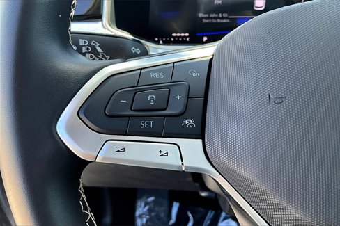 Certified 2025 Volkswagen Taos SE image 23
