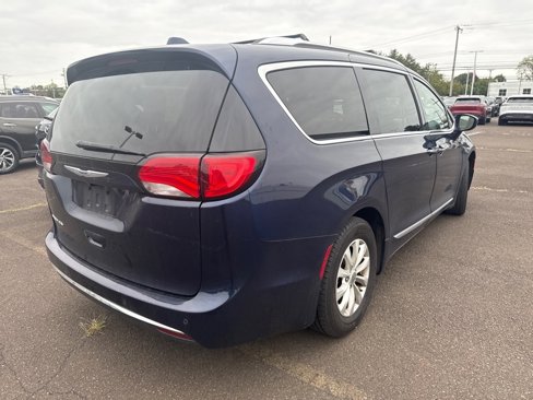 Used 2019 Chrysler Pacifica Touring-L image 4