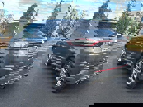 Used 2018 Ford Edge Titanium w/ Ford Safe & Smart Package image 5