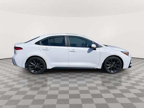 Used 2025 Toyota Corolla SE image 8