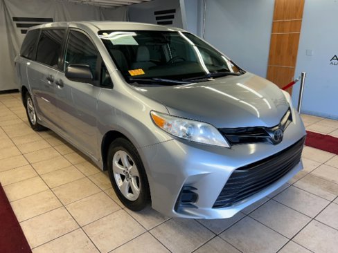 Used 2019 Toyota Sienna L image 6