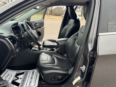 Used 2019 Jeep Cherokee Limited image 30