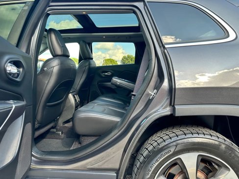 Used 2019 Jeep Cherokee Limited w/ Trailer Tow Group image 17