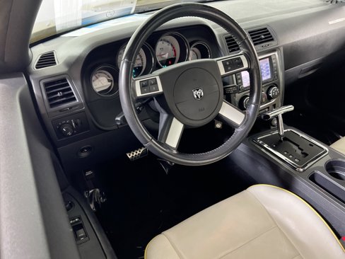 Used 2010 Dodge Challenger R/T image 20