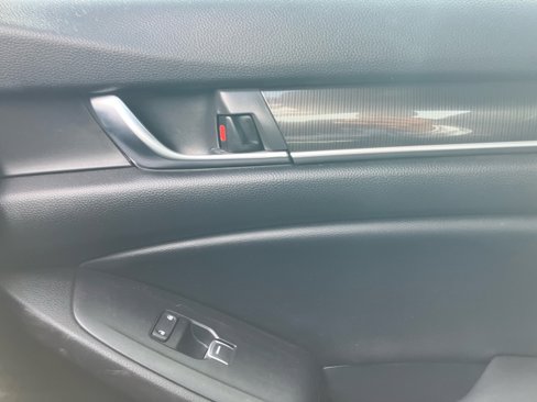 Used 2018 Honda Accord Sport image 36