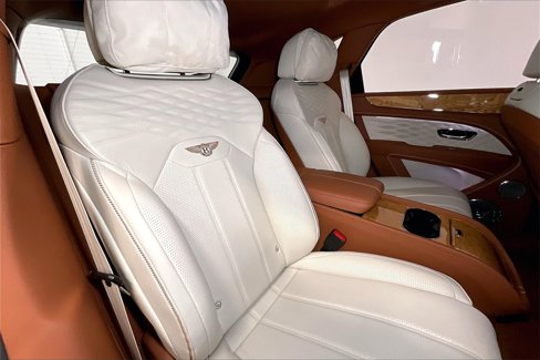 Used 2024 Bentley Bentayga image 29