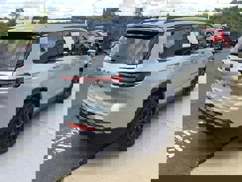 Certified 2024 Jeep Grand Cherokee L Laredo image 7